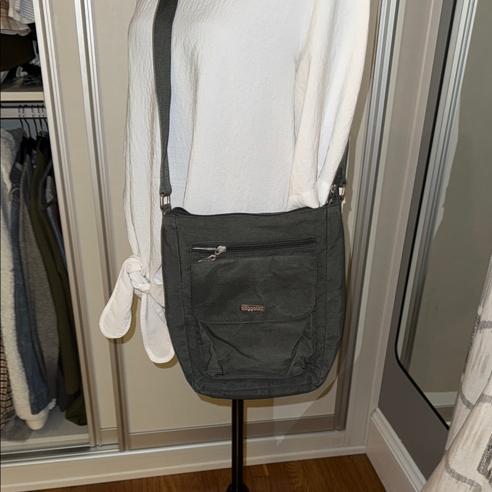Baggallini Gray Messenger Bag with Adjustable Strap and Structured Design